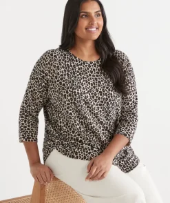 Leopard Print Curve Hem Jumper